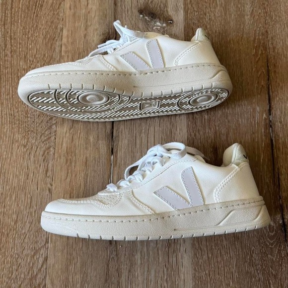 Veja V-10 White Court Sneakers Trainers size women's 7 - Picture 3 of 7